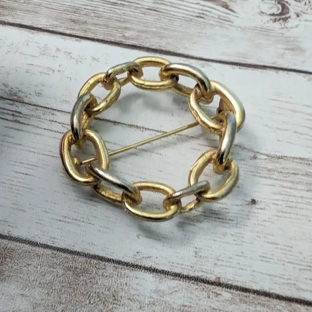 Vintage Brooch / Pin - Chain Design Circle 1 & 5/8